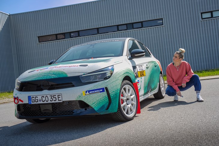  Elisa Klinkenberg i njezino "platno" (Foto Opel)