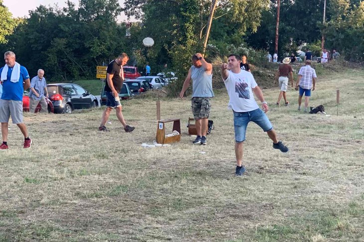 U Kringi je održano natjecanje u pljočkanju (Foto Općina Tinjan)