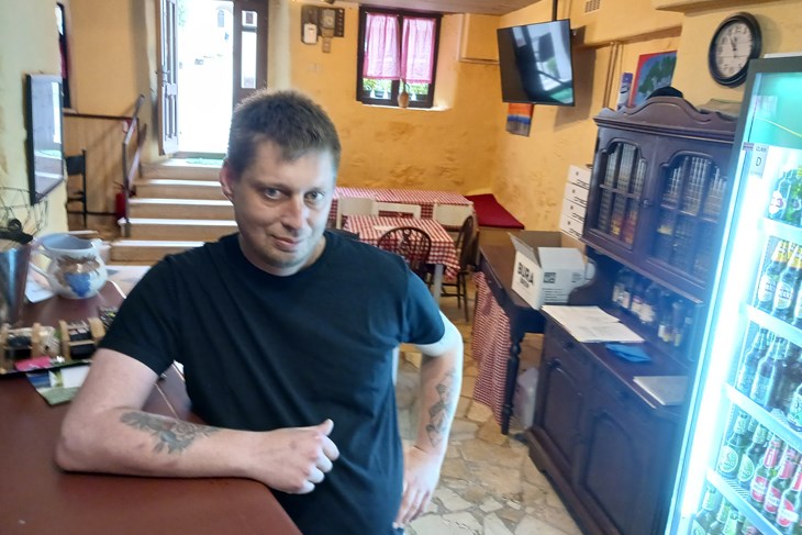 Marin Gržetić, u svom burger carstvu zvanom "Bunker" (Snimio Anđelo Dagostin)