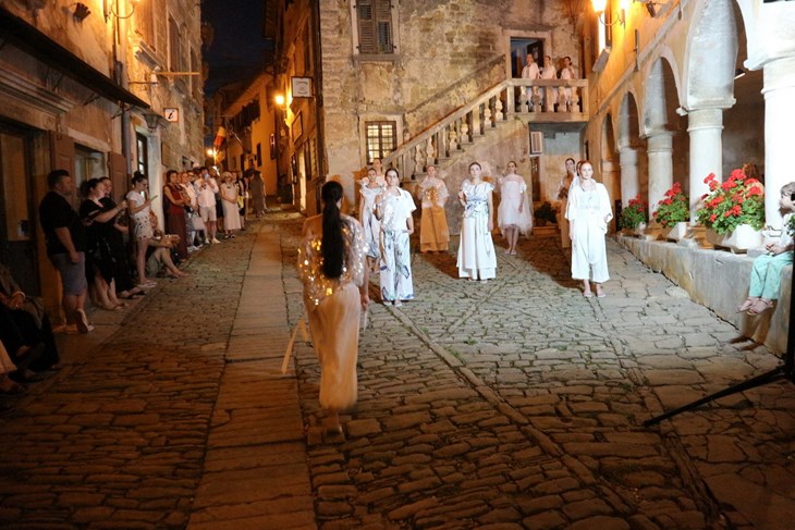 S otvaranja izložbe u Galeriji Fonticus