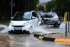 Obilna kiša u Poreču (Snimio Milivoj Mijošek / Glas Istre)