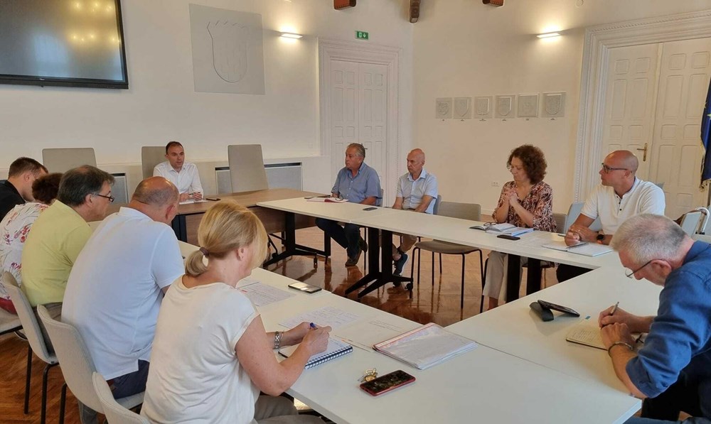 Gradonačelnik Loris Peršurić s pročelnicima i direktorima analizirao planirane projekte (Foto Grad Poreč)