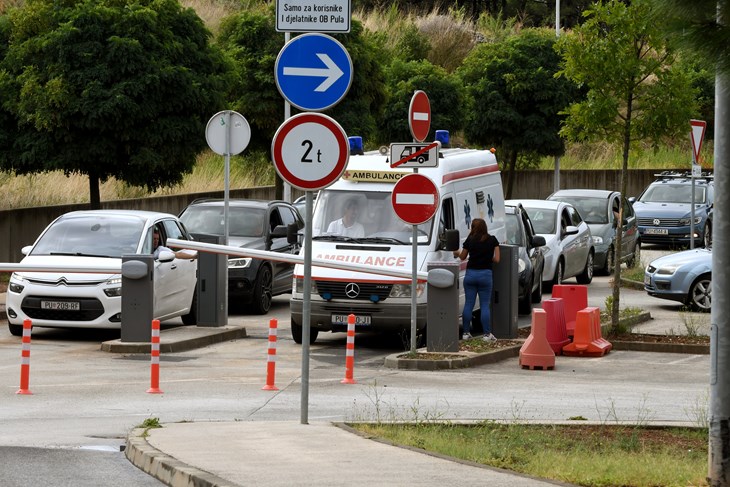 Pacijenti moraju napustiti bolnički krug 30 minuta nakon poništenja karte (Snimio Milivoj Mijošek)