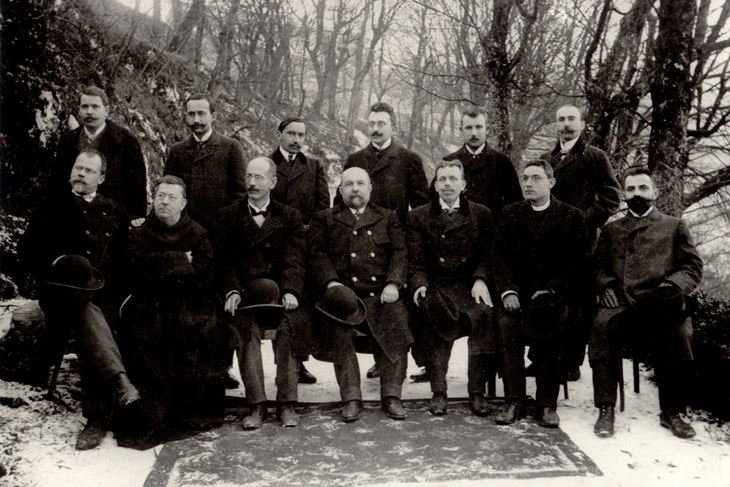 Nastavničko vijeće šk.1904./05. god. (Vladimir Nazor je treći s desna u drugom redu) (Foto: Hrvatska gimnazija u Pazinu)