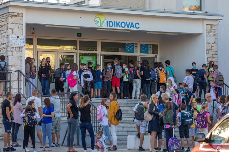 U 11 pulskih škola u klupe će sjesti 4.384 učenika, među kojima je 481 prvaščića (Snimio Srećko Niketić / Pixsell)