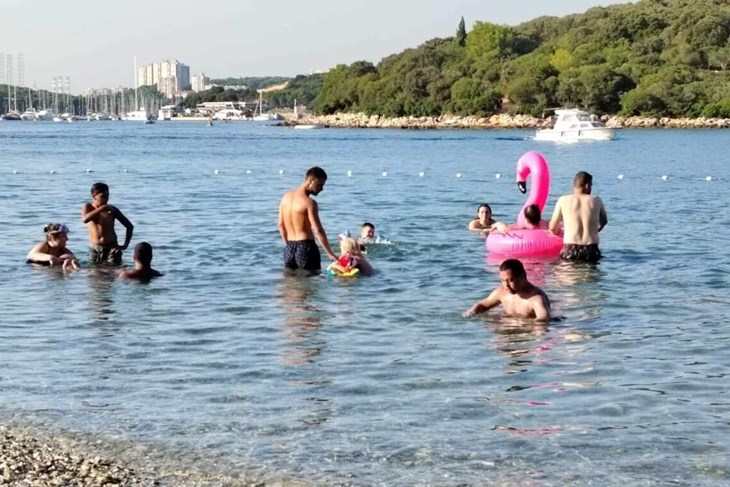 Sudionici akcije "More ljubavi" (Foto: Naš San Njihov Osmijeh)