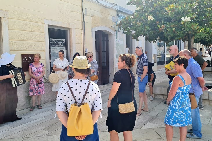 U šetnjama je sudjelovalo tristotinjak gostiju (Foto Grad Poreč)