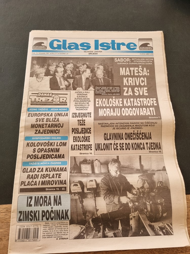 Naslovna stranica Glasa Istre na današnji dan prije 26 godina (Snimila Doria Mohorović)