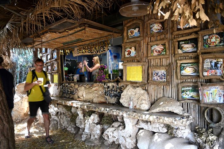 Safari bar tijekom ljetne sezone (Snimio Milivoj Mijošek/Glas Istre)