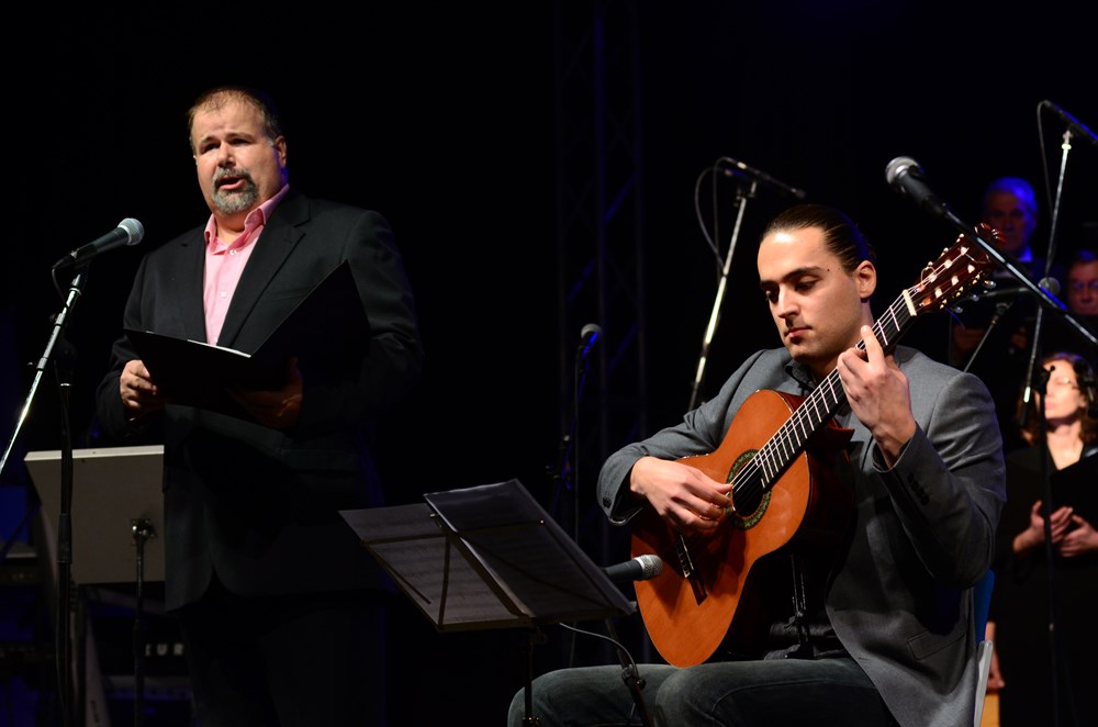 Humanitarni koncert "Volim Istru", tenor Zoran Tomaić i Domagoj Mišković na gitari (Snimila Jelena Prekalj)