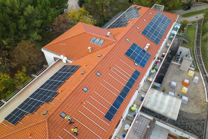 Dom za starije i nemoćne postaje deveti javni objekt u Poreču sa solarnom elektranom (Foto Grad Poreč)