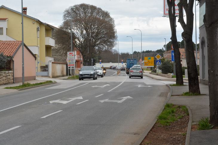 Iz ulice 43. istarske divizije više se neće moći skrenuti u Ulicu Braće Levak (Arhiva Glasa Istre)