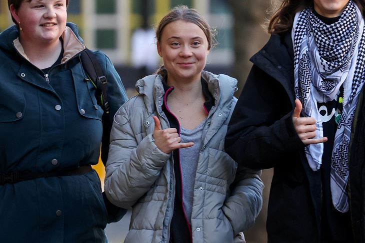 Greta Thunberg ispred suda danas (Snimila Hannah McKay/Reuters)