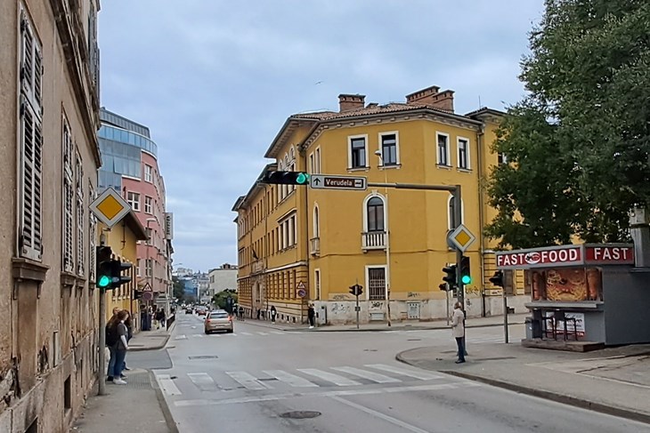Građani su nezadovoljni jer semafori rade nelogično - raskrižje Rakovčeve i Zagrebačke (Snimila Jelena Milović)
