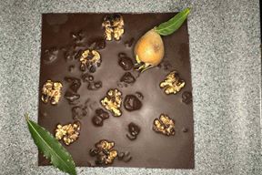 Čokolada od mušmule, oraha, lovora i meda