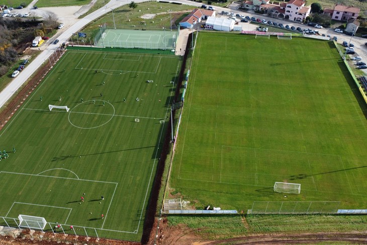 TERENI S PRIRODNOM TRAVOM - Pogled na kamp NK Istre 1961 u Balama (Foto: NK Istra 1961)