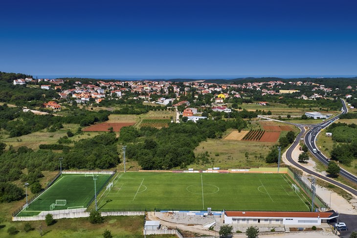 Igralište Kunfin i Rovinjsko Selo s istoka (Foto: Maistra)