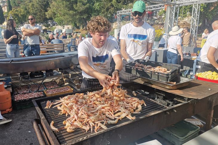 "Posljednji ples" gastro manifestacije koja je slavila kvarnerski škamp na rabačkoj rivi (Foto Branko Biočić)