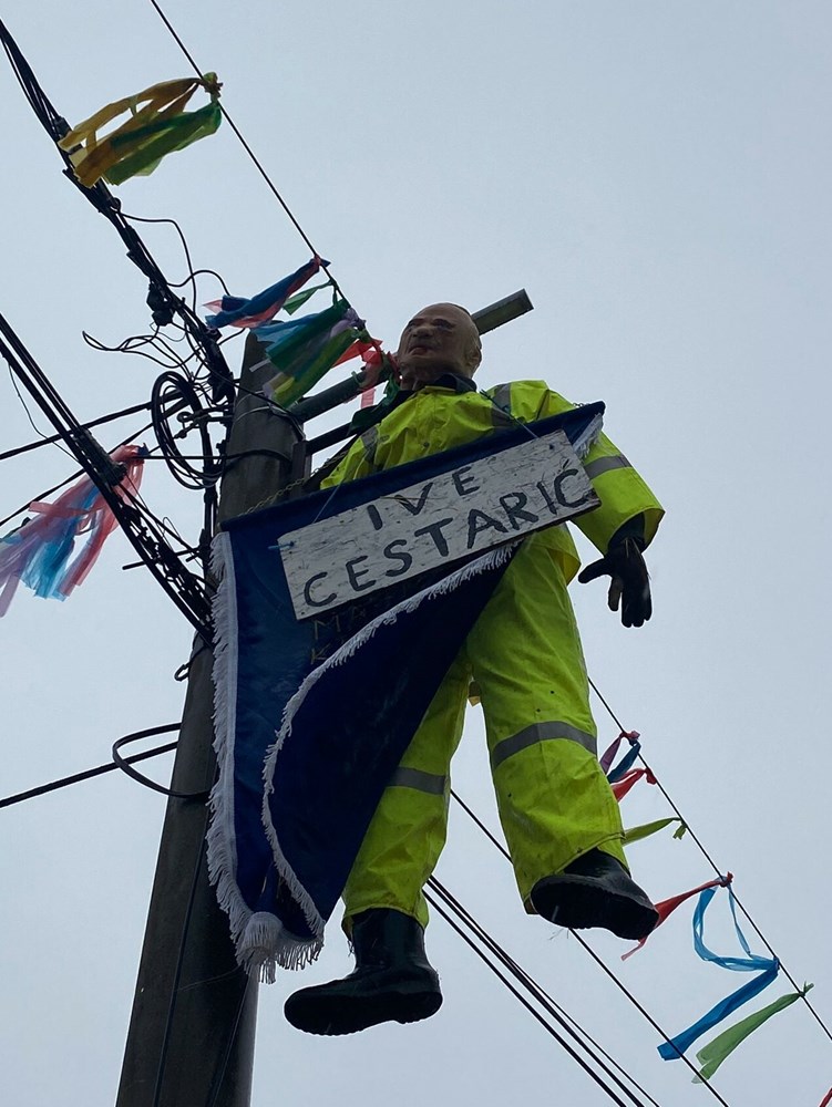 Pust Ive Cestarić obješen u Marčani (Foto: MK "Vajka Pronti")