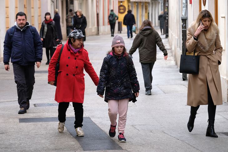 LJUDI NA ULICI, PRVOMAJSKA (ULICA SERGIJEVACA), PULA, 29.12.2022. SNIMIO MILIVOJ MIJOSEK