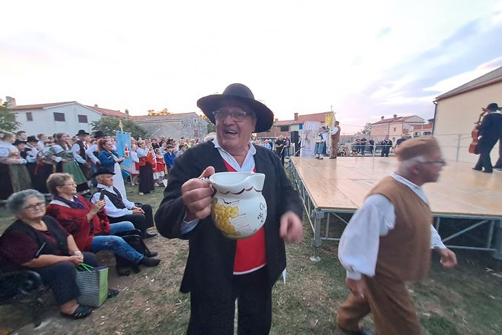 U Istri jezik prati i folklor (Foto Ian Tataj)