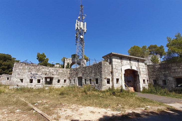 Tvrđava na Monvidalu (Arhiva Glasa Istre)