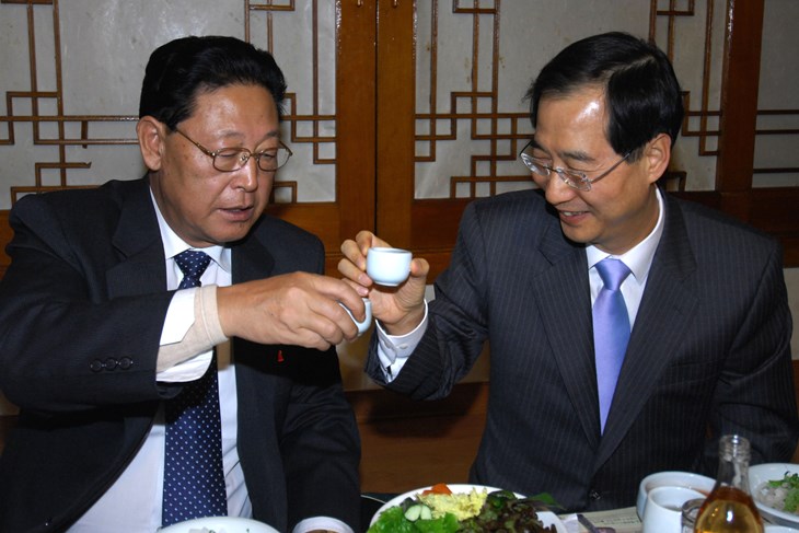 Kim Yong Il i Han Duck Soo (AP)