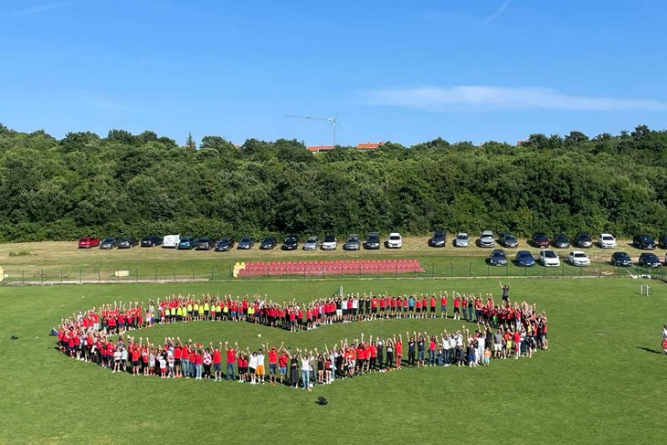 VELIKO SRCE - Zajednička fotografija svih u klubu (Snimio: Branko Biočić)