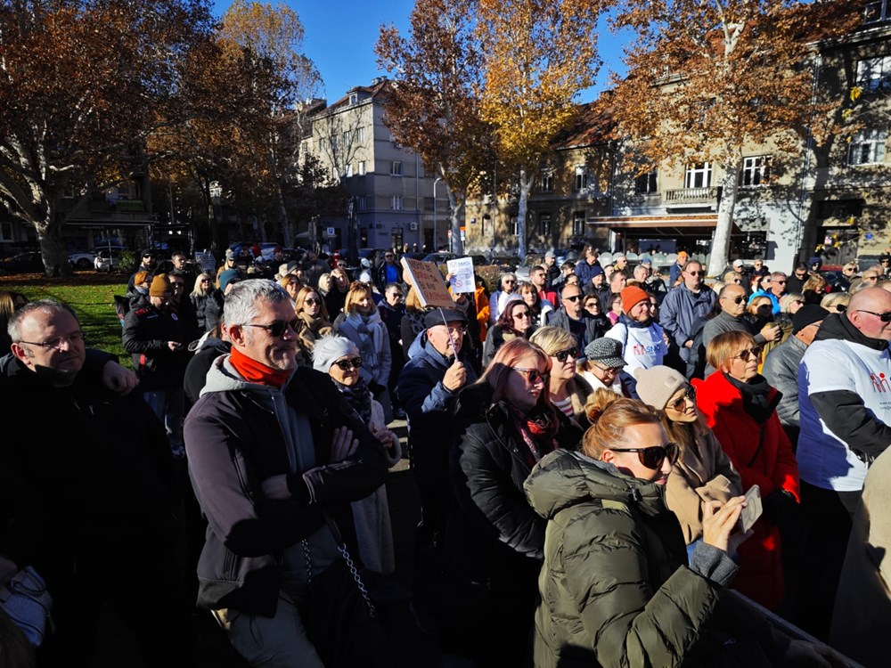 (Građanska inicijativa "Spasimo male obiteljske iznajmljivače")