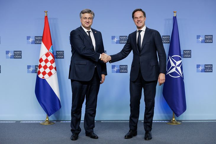 (NATO)