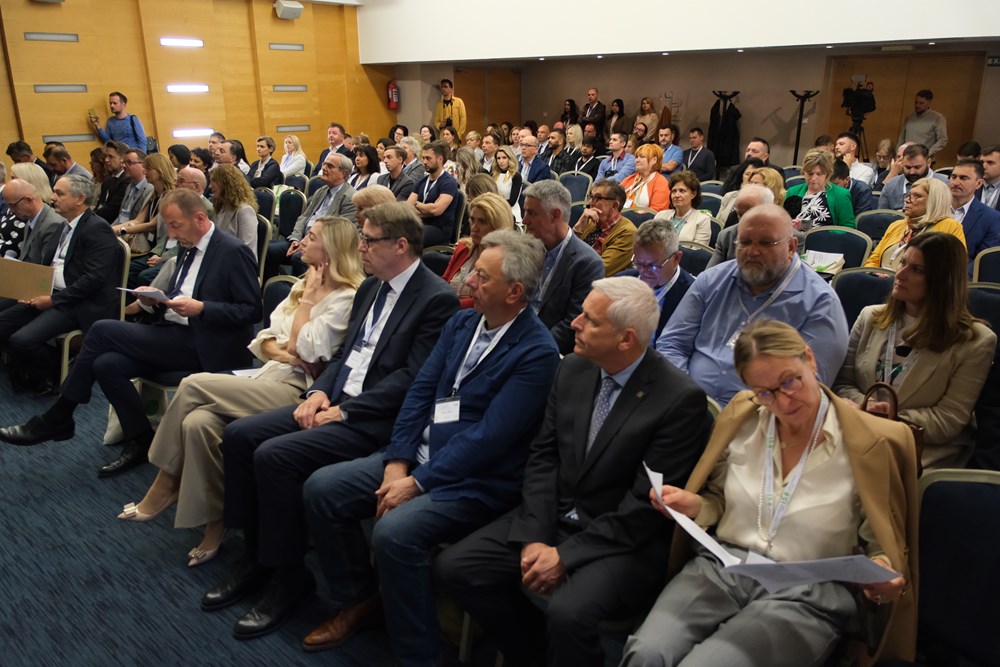 (Institut za poljoprivredu i turizam)