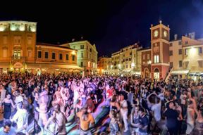Festival je prepoznatljiv po spoju vrhunske edukacije i nezaboravnih partija, kao i cjelodnevnih radionica plesa (Salsa Adria Produkcija)