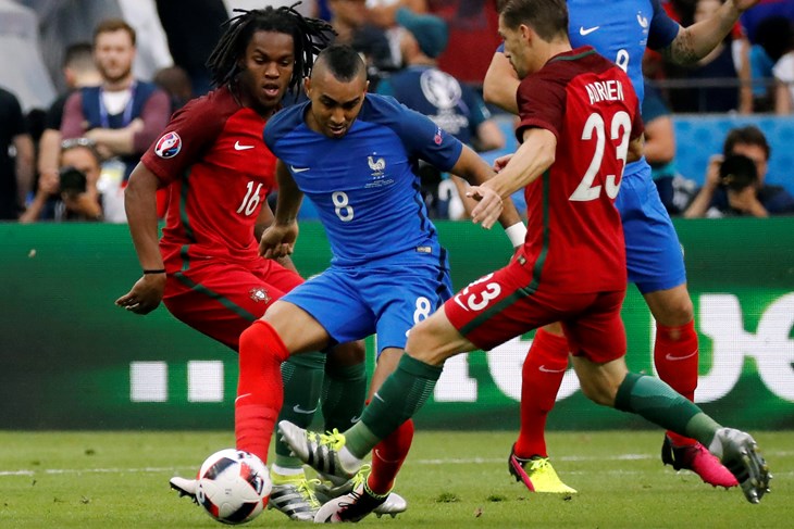 (Foto EPA/ETIENNE LAURENT)