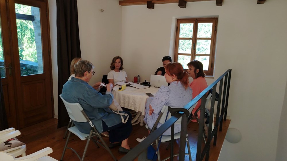 (Kuća za pisce – Hiža od besid)