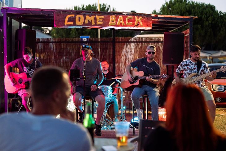(Foto Beach Bar Come Back)