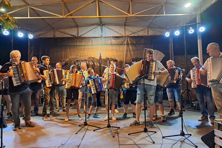 Svi su sudionici na kraju izveli "La mula de Parenzo" (Snimio Zoran Oljača)