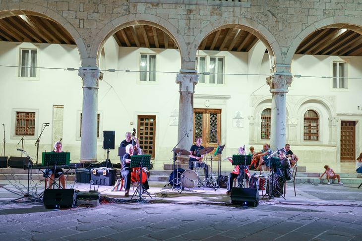 (Puhački orkestar grada Pule)