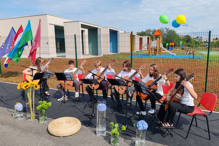 Grupa gitarista Umjetničke škole "M.B. Rašan" Labin (Foto Branko Biočić)