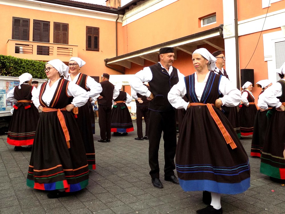 Folklorna skupina GD Sokol Buzet (Snimila Gordana Čalić Šverko)