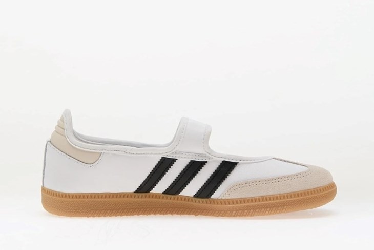 (Adidas)