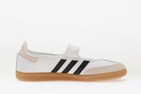 (Adidas)