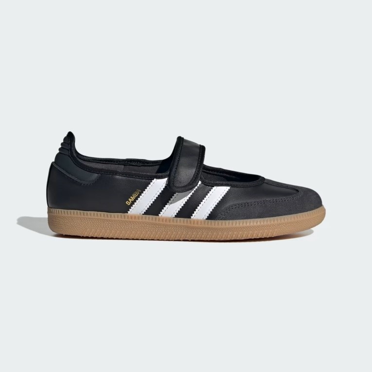 (Adidas)