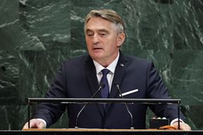 (REUTERS)