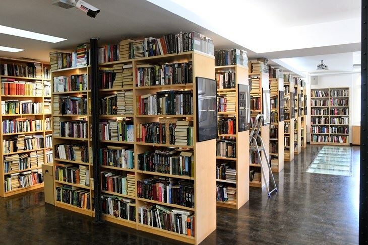 (Gradska knjižnica Poreč)