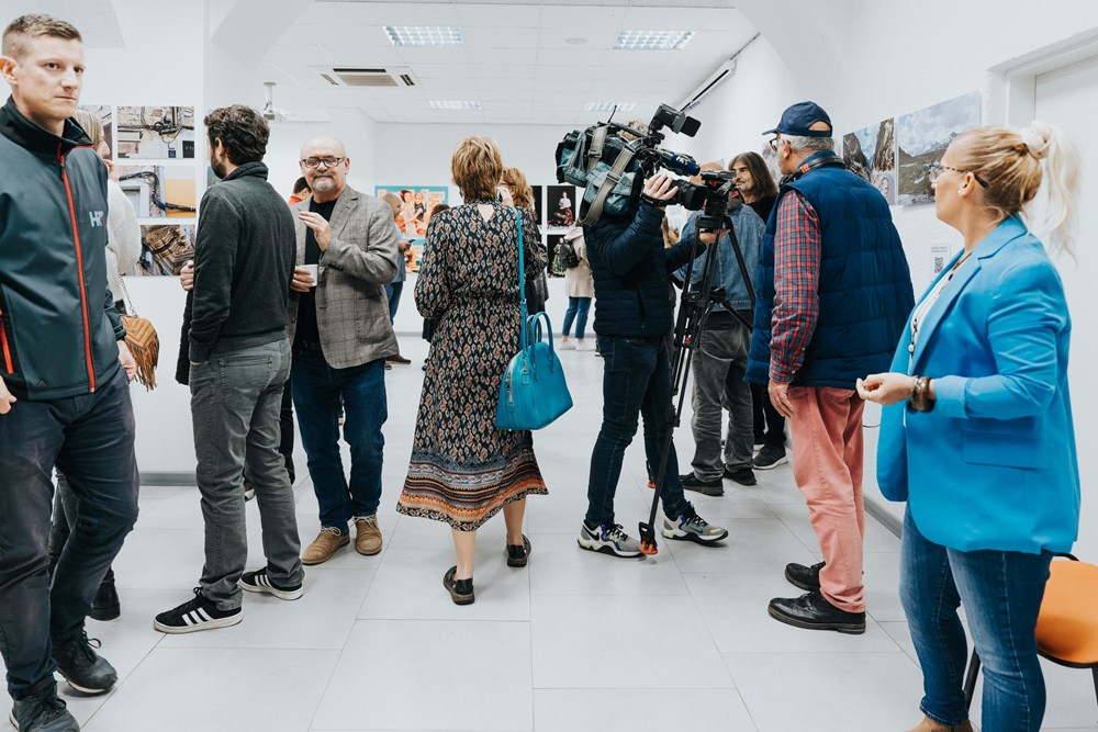 (Reli po galerijama)