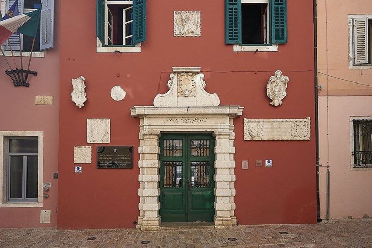 Gradska palača (Foto Rovinj Tourism)