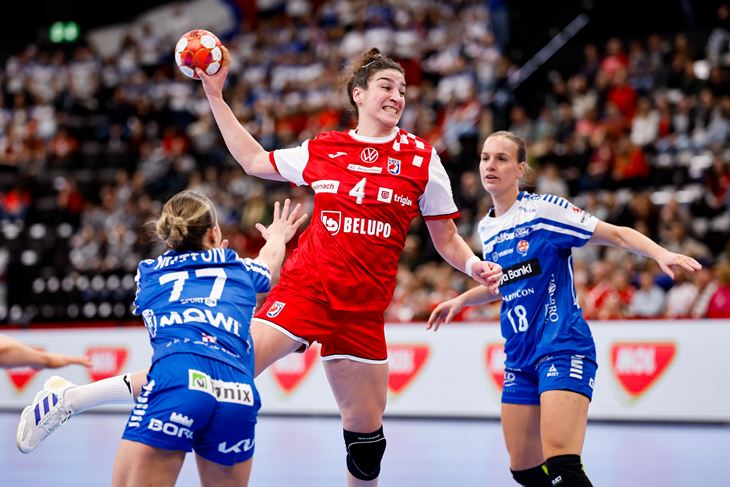 (ANZE MALOVRH/KOLEKTIFF)