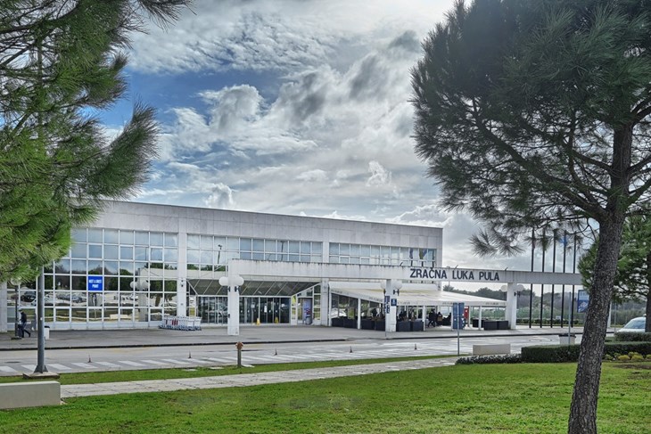 (Zračna luka Pula)