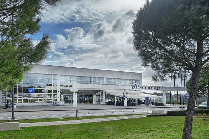 (Zračna luka Pula)