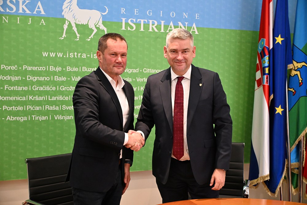 (Potpisivanje ugovora)